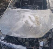 Kosova'nın kuzeyinde “Kosova Cumhuriyeti” plakası alan 5 araç kundaklandı