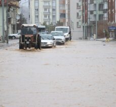 Malatya'nın Doğanşehir ilçesinde sağanak su baskınlarına neden oldu
