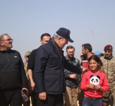 Milli Savunma Bakanı Akar, Hatay'da çadır kent ve Mehmetçik Okulu'nu ziyaret etti: