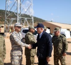 Milli Savunma Bakanı Akar, NATO'nun Türkiye'ye 4 bin kişilik çadır daha göndereceğini açıkladı