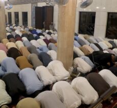Nijeryalı Müslümanlar ilk teravih namazında Türkiye'de depremden etkilenenlere dua etti