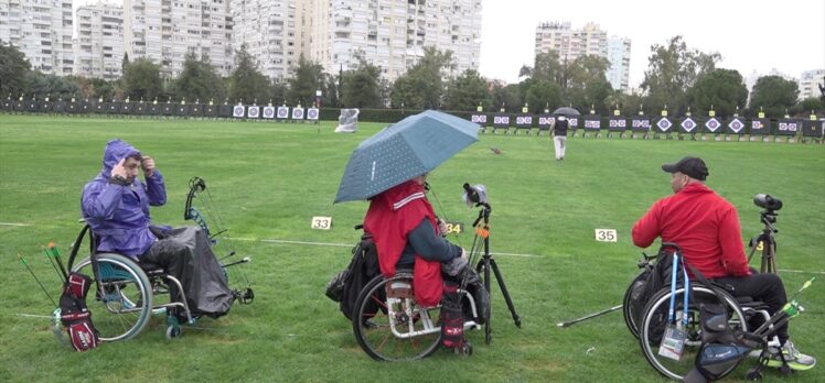 Para Okçuluk Federasyon Kupası yarışması, Antalya'da yağmur altında başladı