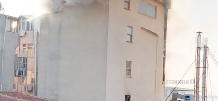 GÜNCELLEME – Pendik'te 7 katlı otelde yangın çıktı
