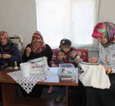 Samsun'da gönüllü kadınlar depremzedeler için mefruşat ürünleri hazırlıyor
