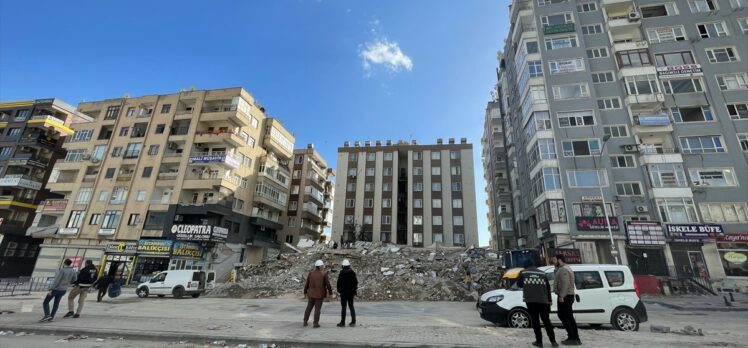 GÜNCELLEME 2 – Şanlıurfa'da yıkılan 6 katlı binanın enkazı kaldırıldı