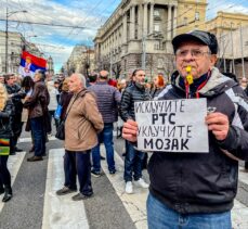 Sırbistan'da görevden alınan savcılara destek gösterisi düzenlendi