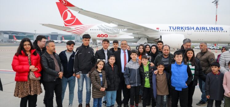 THY'nin “Tek Yürek” isimli 400'üncü uçağının ilk yolcuları depremzede çocuklar ve aileleri oldu