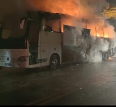 Trabzon'da polisleri taşıyan otobüs yandı