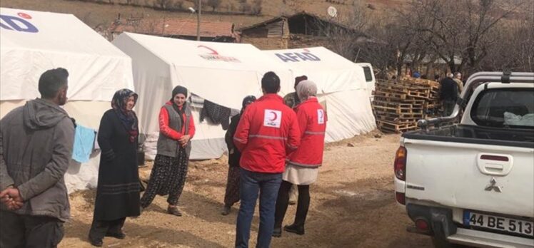 Türk Kızılay mobil sağlık aracıyla depremzedelere sağlık hizmetini sürdürdü