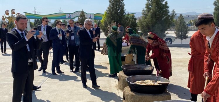 Türkmenistan’da seçimler kültürel etkinliklerle bayram havasında düzenleniyor