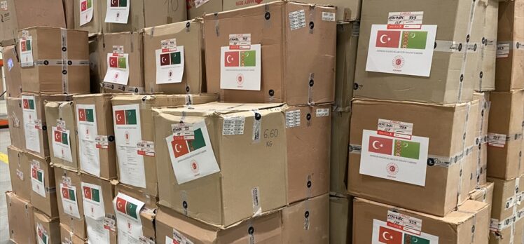 Türkmenistan'dan Türkiye'deki depremzedeler için 3 bin çift ayakkabı gönderildi