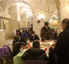 Ürdün'ün Salt kentinde, kilisede iftar yemeği verildi, ezan okundu