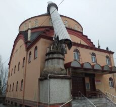 Zonguldak'ta şiddetli rüzgar nedeniyle köy camisinin minaresi devrildi