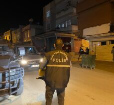 Adana'da silahlı saldırı sırasında seken kurşunla bir kişi yaralandı