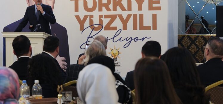 AK Parti'li Kurtulmuş, Başakşehir'de STK yöneticileri ve kanaat önderleriyle buluştu: