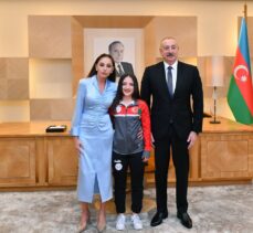 Aliyev, Ermenistan'da madalya kazanan Türk haltercilerle görüştü