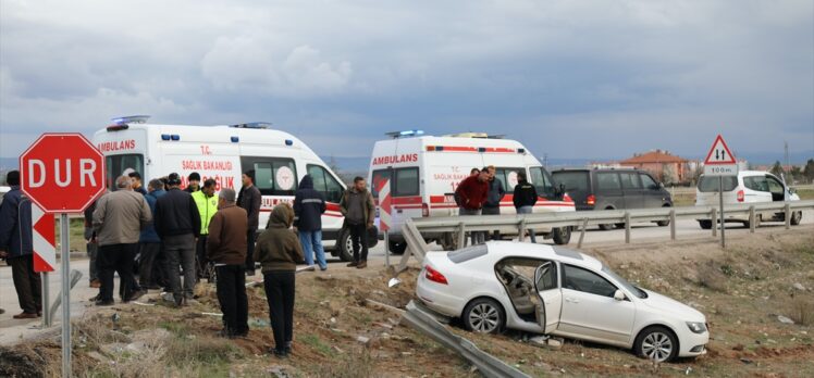 Ankara'da iki otomobilin çarpıştığı kazada 7 kişi yaralandı