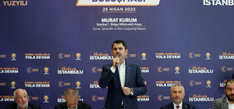Bakan Kurum, Çekmeköy'de vatandaşlarla bir araya geldi: