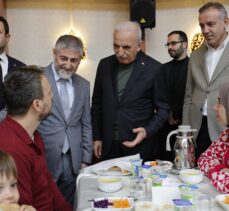 Bakan Nebati Ümraniye'de depremzedelerle iftar yaptı