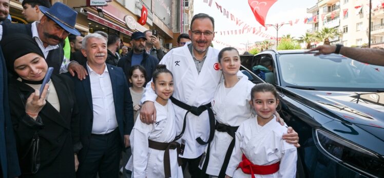 Gençlik ve Spor Bakanı Kasapoğlu, İzmir'de konuştu: