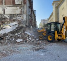 GÜNCELLEME 2- Güngören'de kentsel dönüşüm için boşaltılan 4 katlı bina çöktü