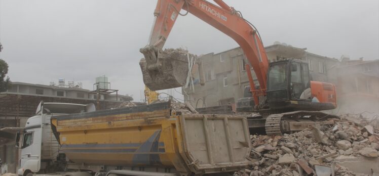 Hatay'da bina yıkım ve enkaz kaldırma çalışmaları 58 mahallede yapılıyor