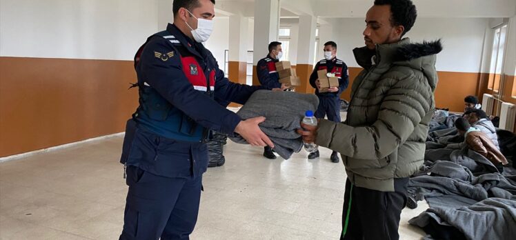 İzmir'de 32 düzensiz göçmen yakalandı