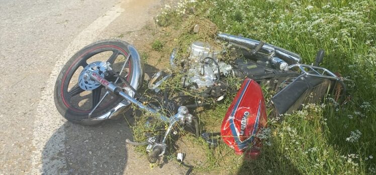 İzmir'de otomobille çarpışan motosikletteki 2 çocuk yaralandı