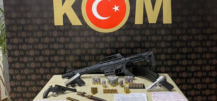 İzmir'de tefecilere yönelik operasyonda 4 zanlı tutuklandı