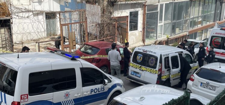 Kadıköy'de hastane müştemilatına giren 1 kişi tabancayla vurularak yaralandı