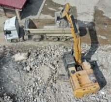 Kahramanmaraş'ta bina yıkım ve enkaz kaldırma çalışmaları  17 mahallede sürüyor