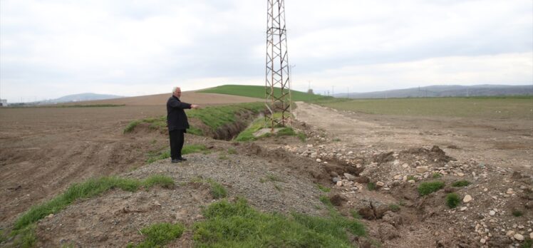 Kahramanmaraş'ta deprem tarım alanlarında kayma ve yarıklar oluşturdu