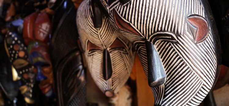 Kamerun’da sömürge dönemi öncesi pasaportlar yerine kullanılan “toprak maskeler”