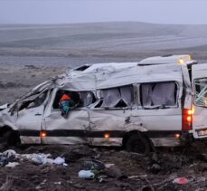 Kayseri'de şarampole devrilen minibüsteki 2 kişi öldü, 10 kişi yaralandı