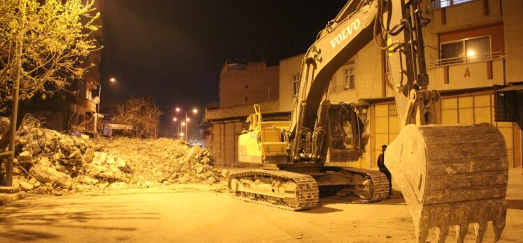 GÜNCELLEME 2 – Kilis'te ağır hasarlı 4 katlı bina çöktü