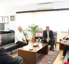 KKTC Cumhurbaşkanı Tatar, “Sümer Ezgü ile Anadolu’dan Geldik” programının setini ziyaret etti