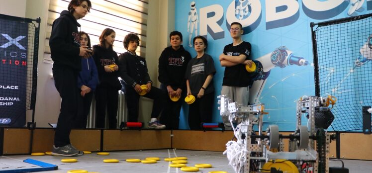 Lise öğrencileri tasarladıkları robotla dünya şampiyonasında Türkiye'yi temsil edecek