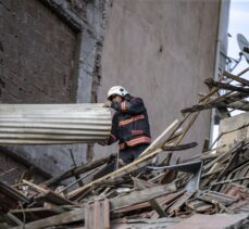 Malatya'da ağır hasarlı 6 katlı bina çöktü