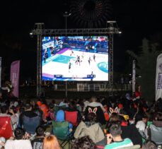 Mersin'de taraftarlar, FIBA Kadınlar Avrupa Ligi Finali'ni dev ekrandan izledi