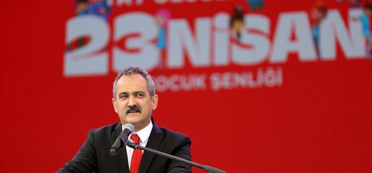 Milli Eğitim Bakanı Özer, 23 Nisan TRT Çocuk Şenliği'ne katıldı: