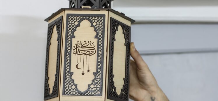 Mısırlı Hristiyan çift, yaptıkları “ramazan fenerleri”yle beğeni topluyor