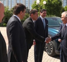 Sanayi ve Teknoloji Bakanı Varank, Özbekistan Cumhurbaşkanı Mirziyoyev'e Togg'u teslim etti