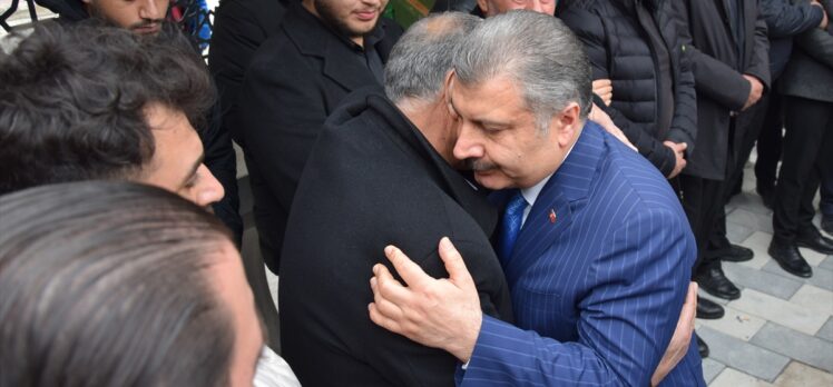 Sağlık Bakanı Fahrettin Koca, Konya'da cenaze törenine katıldı