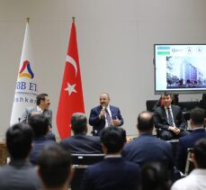 Sanayi ve Teknoloji Bakanı Varank, Togg heyetiyle Taşkent'te Özbek öğrencilerle buluştu: