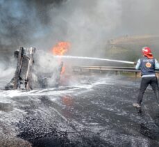 GÜNCELLEME – Şırnak'ta akaryakıt tankeriyle kamyonetin çarpıştığı kazada 2 kişi öldü, 4 kişi yaralandı