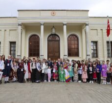 TBMM Başkanı Şentop TRT Uluslararası 23 Nisan Çocuk Şenliği için gelen çocukları kabul etti
