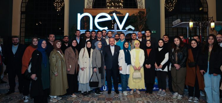 TBMM Başkanı Şentop, Üsküdar'da gençlerle buluştu