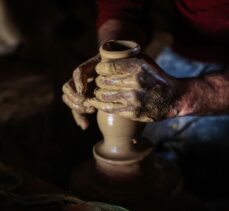 Toprağı sanata çeviren Bağdatlı çömlek ustaları yüzlerce yıllık geleneği sürdürüyor