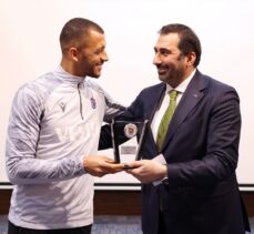 Trabzonspor, Vitor Hugo'ya teşekkür plaketi verdi