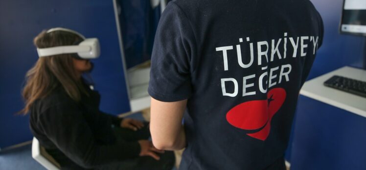 Türk Telekom'un ramazan tırı depremzede çocuklara destek için tura çıktı